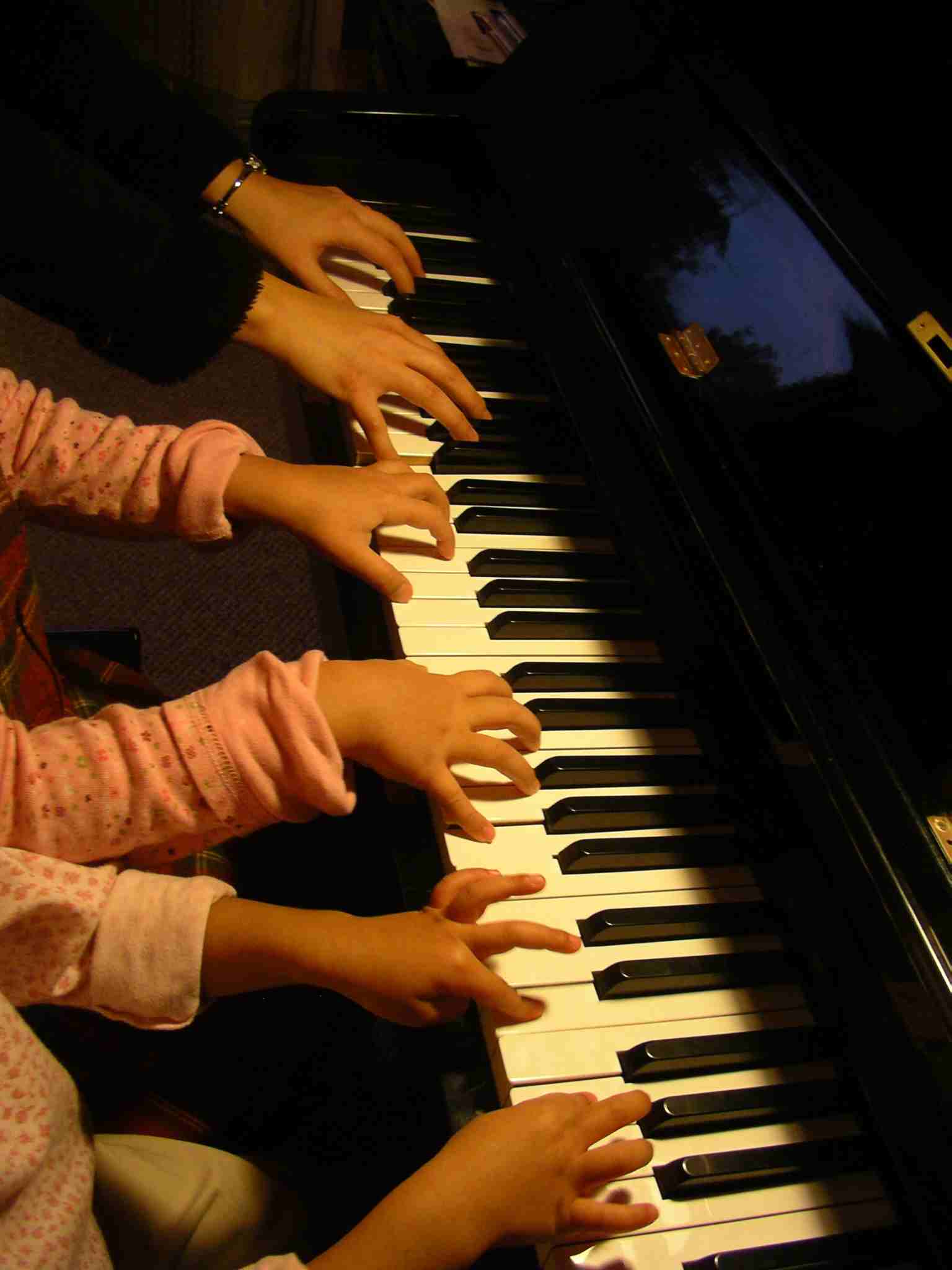 Hands on the piano
